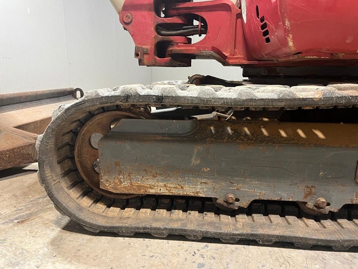 takeuchi-tb235-image-16
