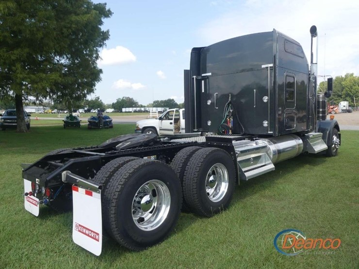 2024-kenworth-w900l-image-2