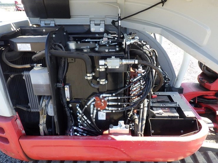 takeuchi-tb240-image-18