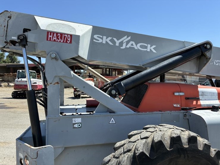 2012-skytrack-vr-g42d-telescopic-reach-lift-image-8