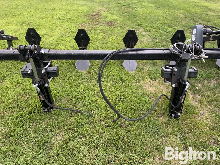 2019-john-deere-16-image-14