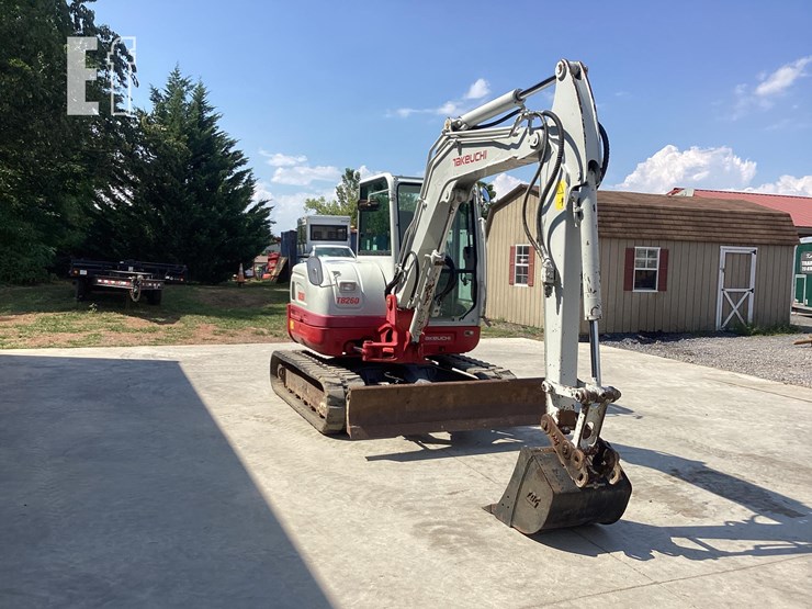 2018-takeuchi-tb260-image-7