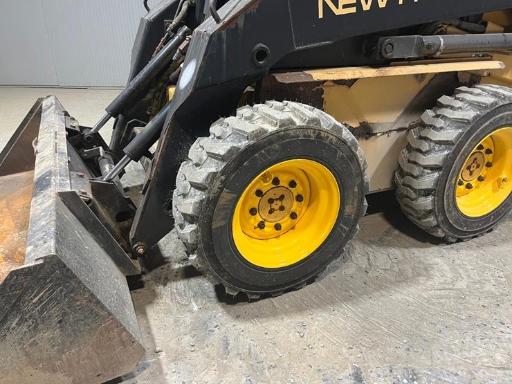 new-holland-lx665-image-12