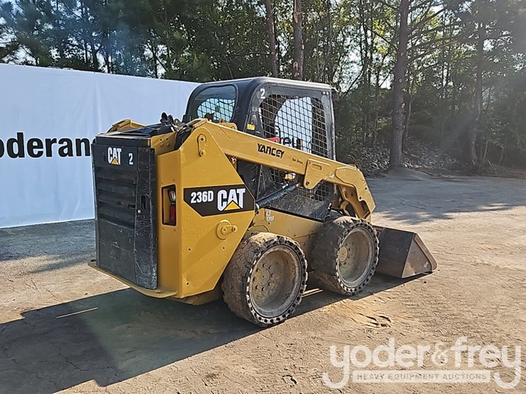 2016-caterpillar-236d-image-4