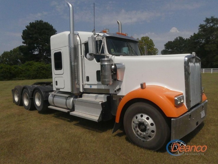 2014-kenworth-w900-image-1