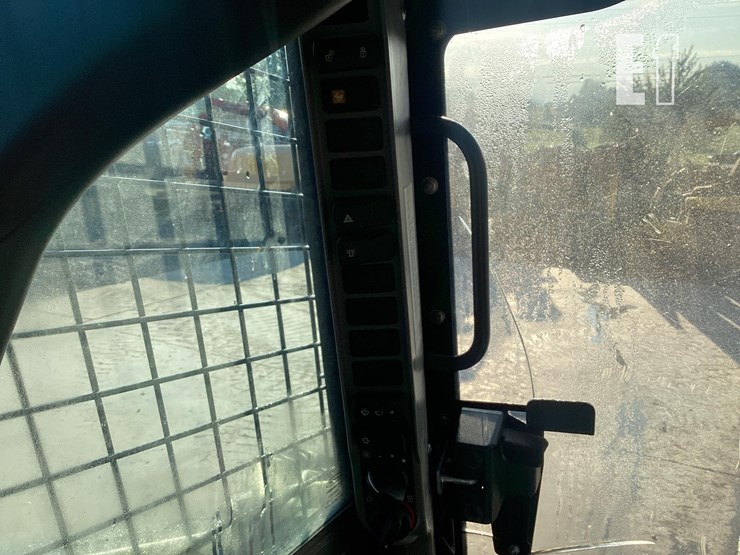 2023-new-holland-c332-image-21