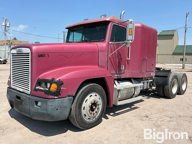2002-freightliner-fld120-image-1