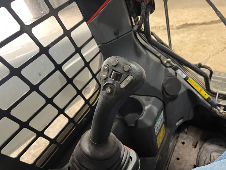 2022-bobcat-t76-image-31