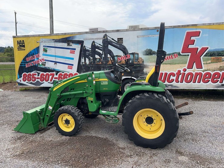 john-deere-3120-image-2