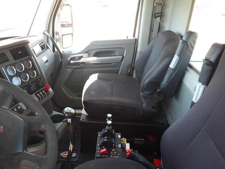 2017-kenworth-t880-image-21