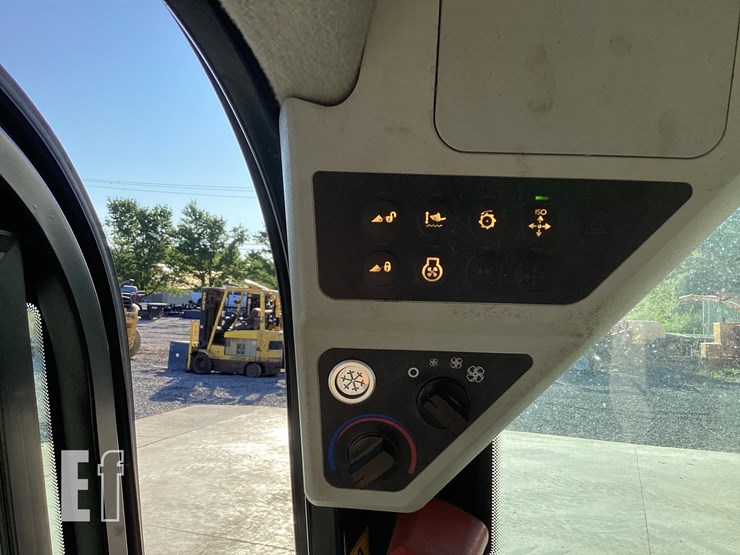 2017-jcb-320t-image-17