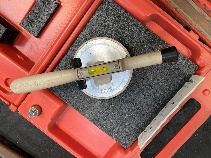 #8428-•-david-white-transit-in-case-with-tripod-image-5