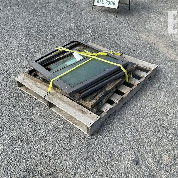 PALLET OF NEW HOLLAND LX SERIES SIDE GLASS