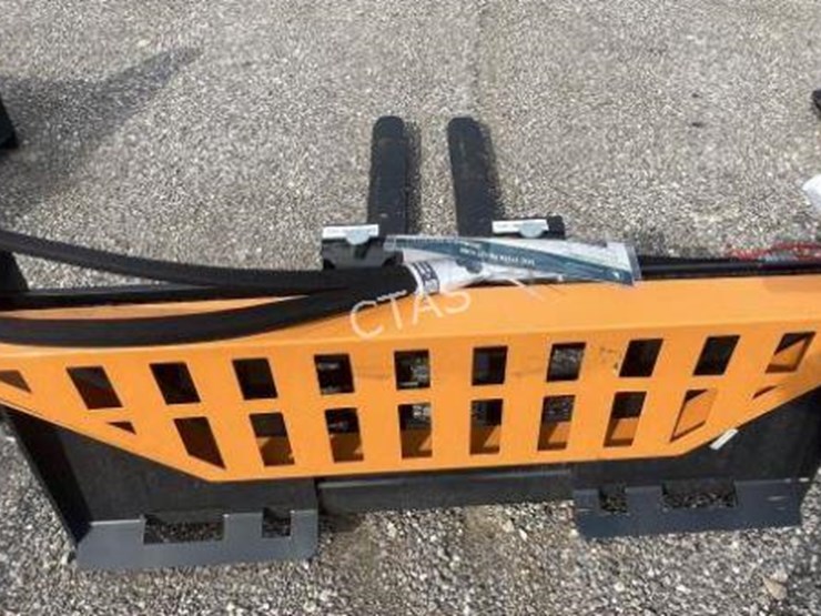#145-•-wolverine-hydraulic-skid-steer-pallet-forks-image-2