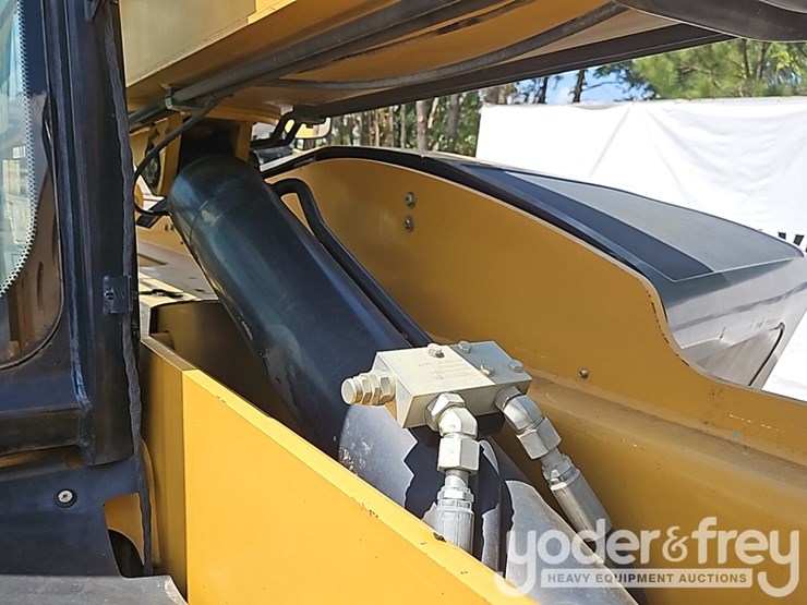 2017-caterpillar-tl642d-image-20