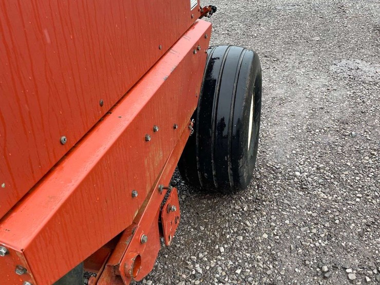 hesston-845-image-22