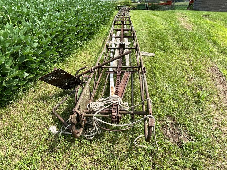 #5505-•-john-deere-61'-metal-bale-elevator-image-4