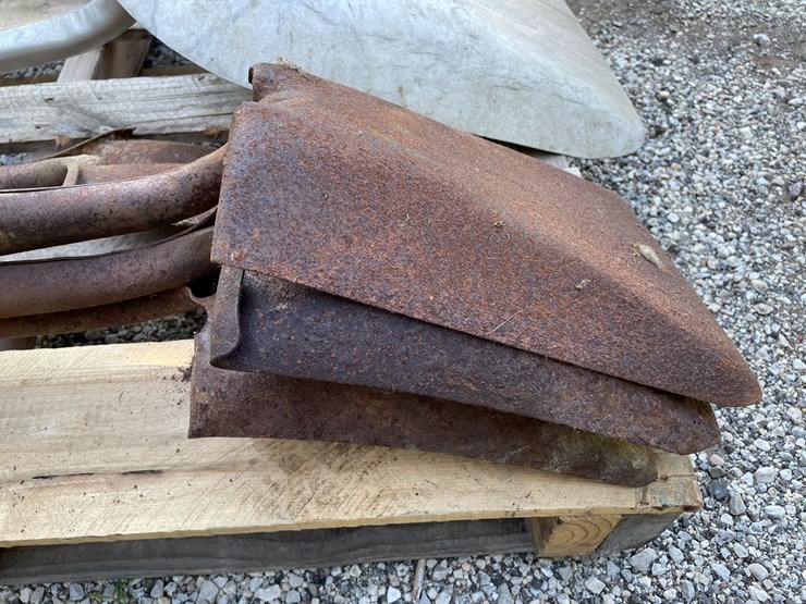 #1588-•-pile-of-various-shovels-image-2