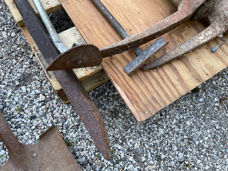 #1589-•-handled-tools-image-4