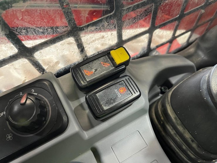 2023-kubota-svl75-3-image-28