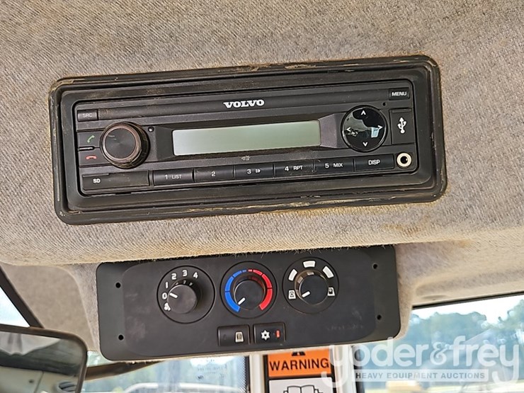 2017-volvo-sd115b-image-25