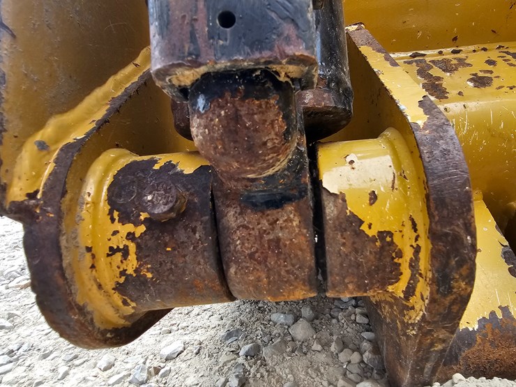 2023-caterpillar-953-image-98
