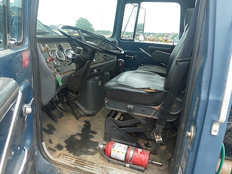 1997-ford-l9000-image-13