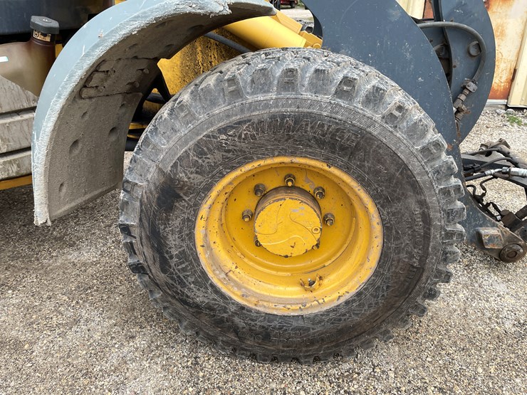 deere-304j-image-12