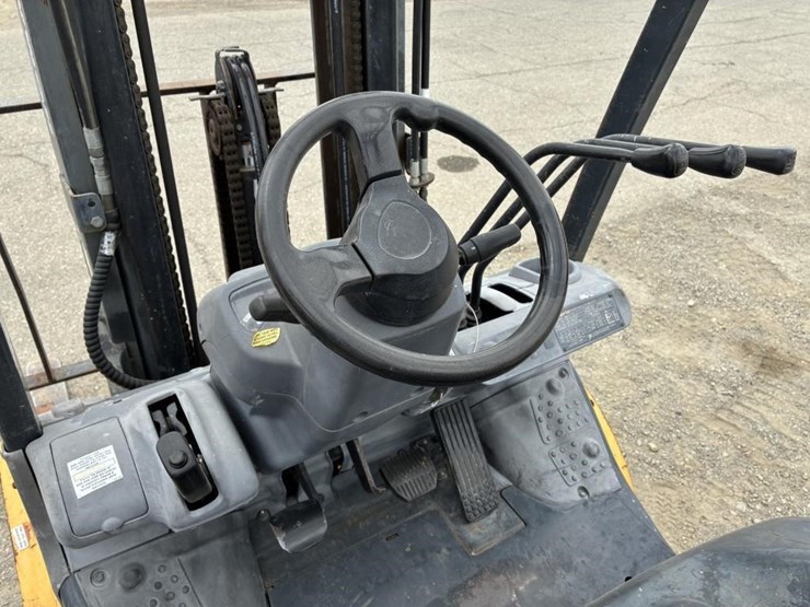 2015-komatsu-fg25ht-16-image-10