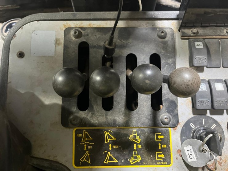 jcb-2cx-image-31