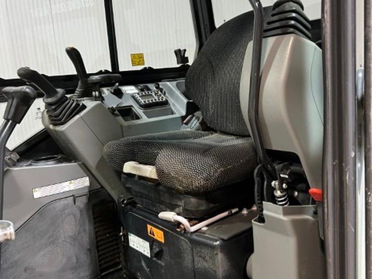 2020-bobcat-e32i-image-25