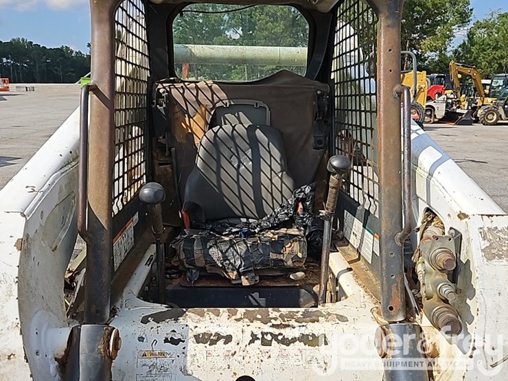 2006-bobcat-t300-image-23
