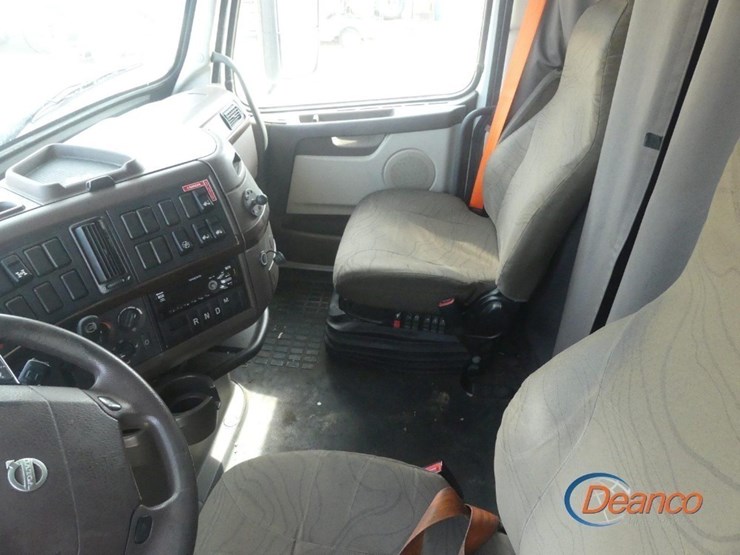 2016-volvo-vnl-truck-tractor,-s/n-4v4nc9eh5gn936388:-t/a,-sleeper,-volvo-d13-425hp-eng.,-ishift-auto,-12.5k-front,-38k-rears,-295/75r22.5-tires,-979k-mi.-image-16