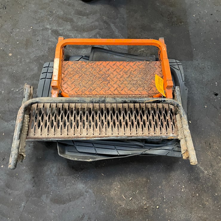 #8412 • Steel Steps and Rubber Floor Mats