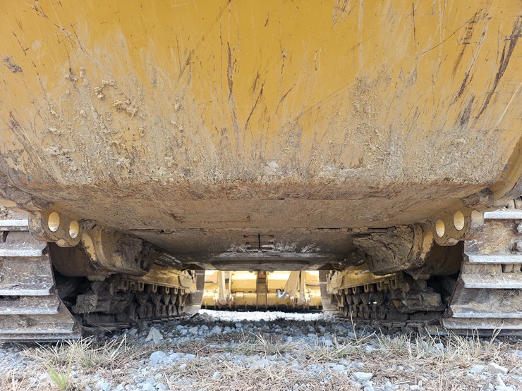 2023-caterpillar-953-image-35