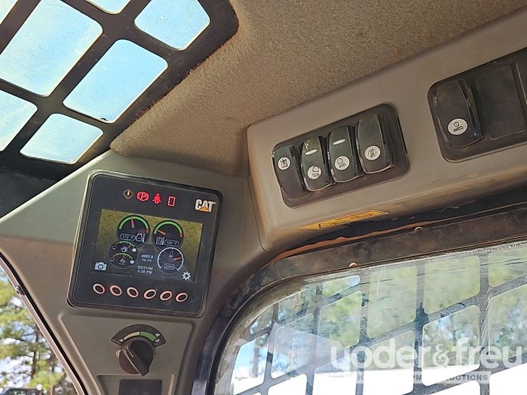 2019-caterpillar-299d2-xhp-image-31