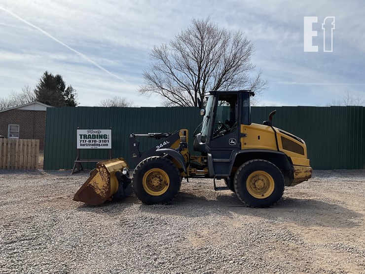 2019-deere-344l-image-1
