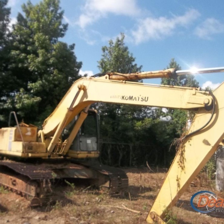 KOMATSU EXCAVATOR, S/N A80172 (SALVAGE): MAYBE A PC220, NO BKT. (LOCATED AT 150 YORKVILLE RD E IN COLUMBUS, MS 39702 - CONTACT JAX AT 662-570-3661)
