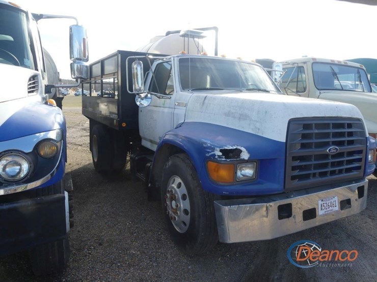 1995-ford-flatbed-truck,-s/n-1fdwf80cxsva18105-(inoperable):-s/a,-6-sp.,-water-tank-w/-pump,-odometer-shows-120k-mi.-image-1