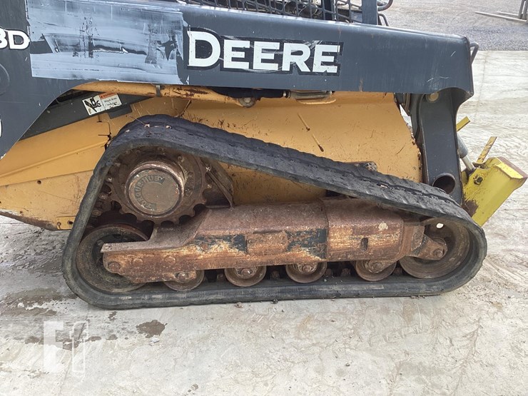 2010-deere-323d-image-10