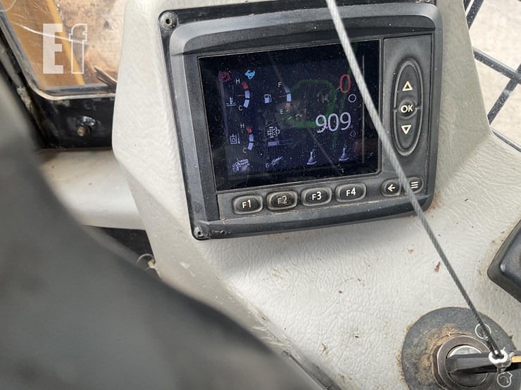 2015-caterpillar-573c-image-14