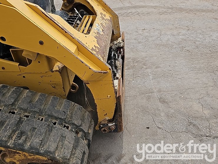 2020-caterpillar-299d3-image-13