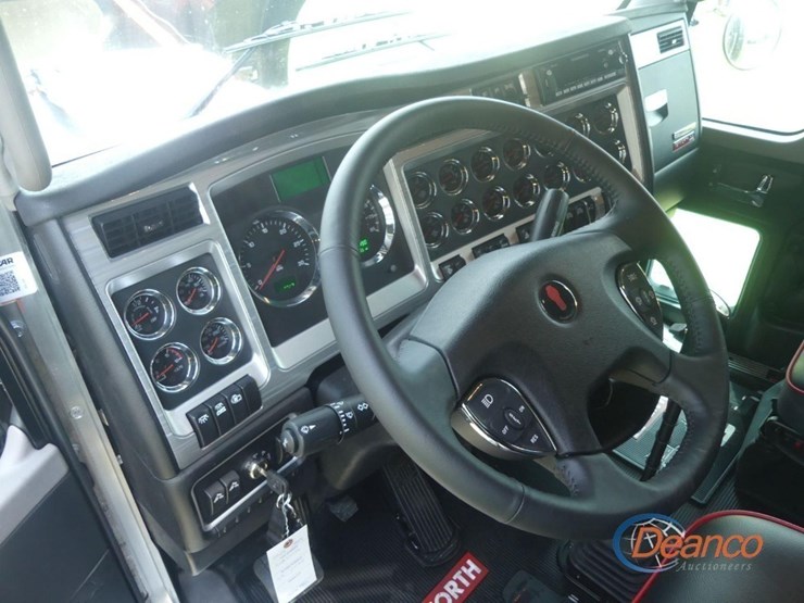2024-kenworth-w900l-image-16