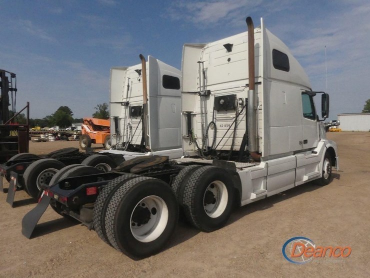 2016-volvo-vnl-truck-tractor,-s/n-4v4nc9eh5gn936388:-t/a,-sleeper,-volvo-d13-425hp-eng.,-ishift-auto,-12.5k-front,-38k-rears,-295/75r22.5-tires,-979k-mi.-image-2