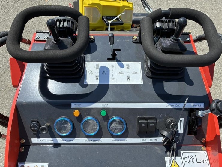 2025-aboss-gh380-skid-steer-track-loader-image-10