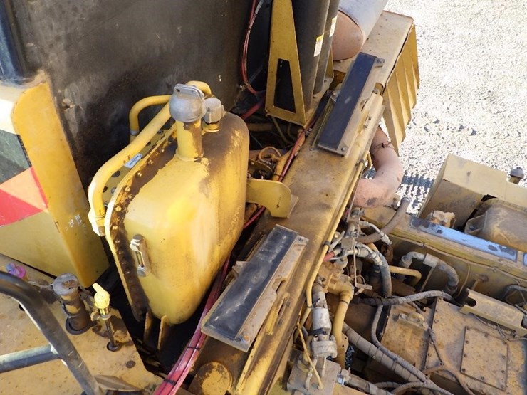 2011-caterpillar-770-image-13