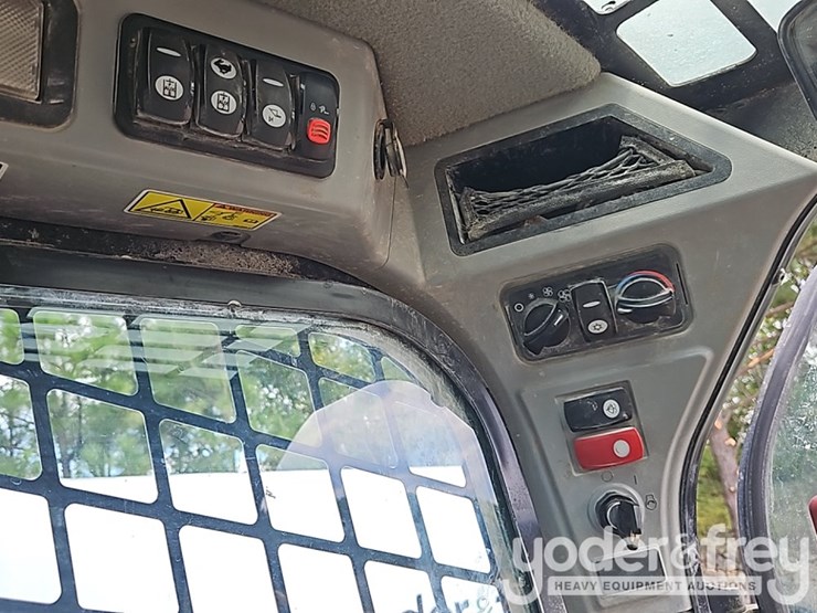 2018-caterpillar-262d-image-22