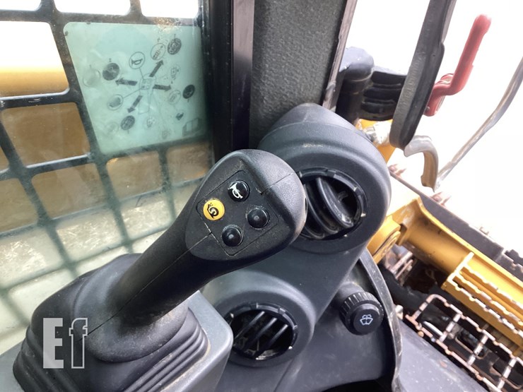 2021-caterpillar-299d3-image-21