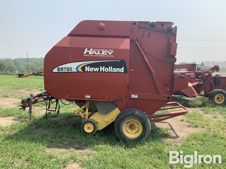 2006-new-holland-br780a-round-baler-image-8