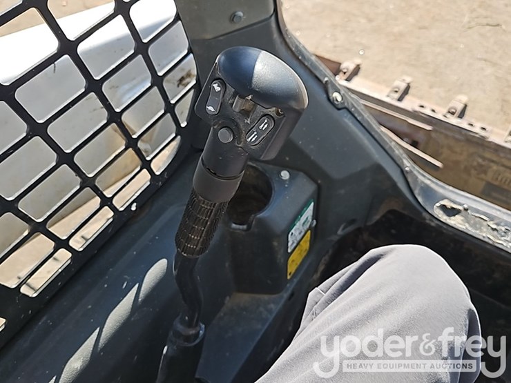 2021-bobcat-t64-image-26